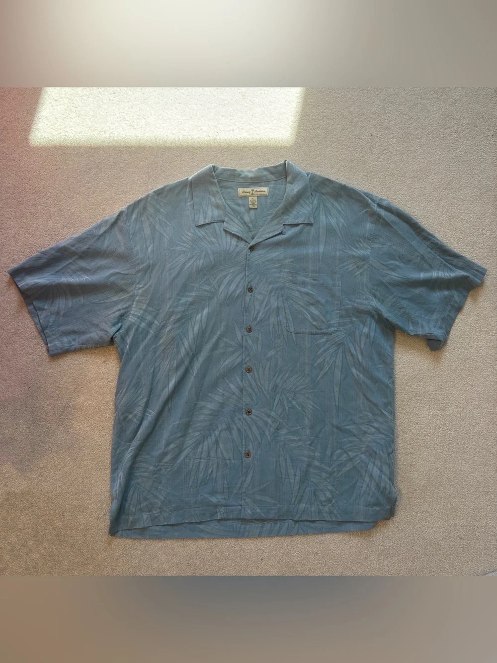 Tommy Bahama Men's Light Blue Palm Pattern Button-down XL